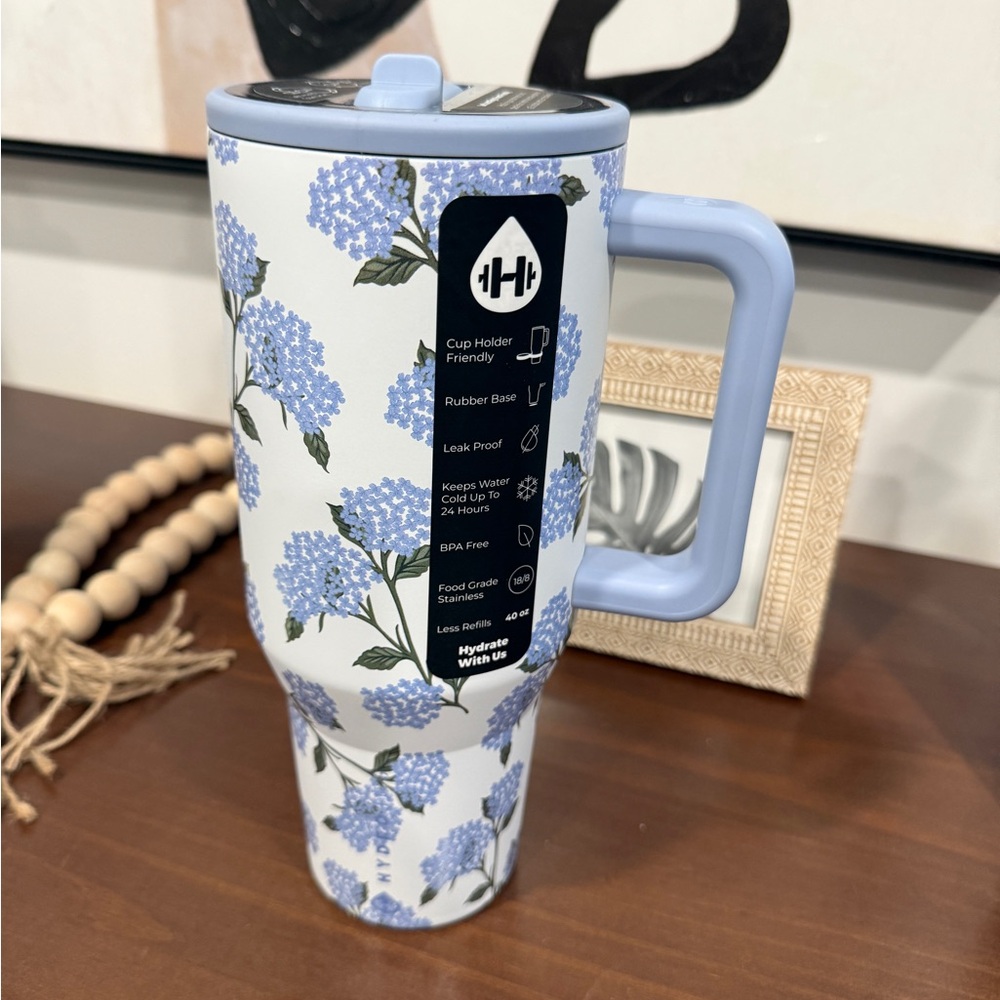 NWT 40 oz Hydrojug - Hydrangea